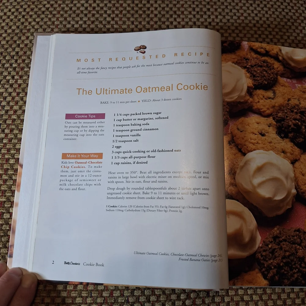 Betty Crocker's Cookie Book Copyright 1998 More Than 250 Recipes